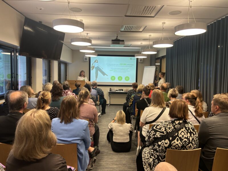 YTK:n toimitusjohtaja Auli Hänninen puhumassa Kuntamarkkinoilla